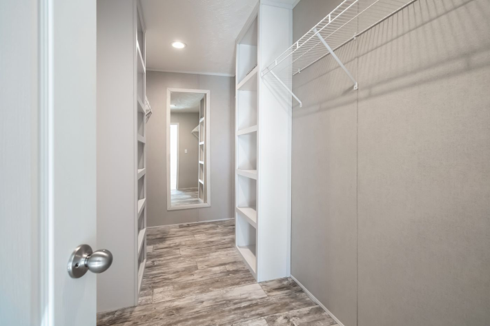 Holiday Village - Image 9